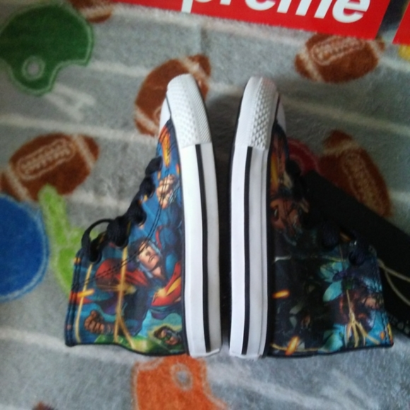 Converse "Justice League" Chuck Taylors - Picture 2 of 12